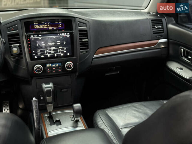 Чорний Міцубісі Паджеро, об'ємом двигуна 3.2 л та пробігом 209 тис. км за 11500 $, фото 46 на Automoto.ua
