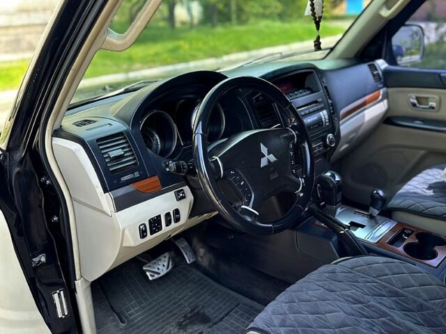 Черный Мицубиси Паджеро, объемом двигателя 3 л и пробегом 290 тыс. км за 9999 $, фото 5 на Automoto.ua