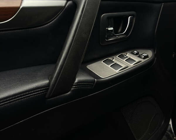 Черный Мицубиси Паджеро, объемом двигателя 3.8 л и пробегом 258 тыс. км за 10900 $, фото 7 на Automoto.ua