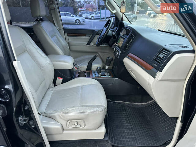 Черный Мицубиси Паджеро, объемом двигателя 3.2 л и пробегом 191 тыс. км за 12999 $, фото 18 на Automoto.ua