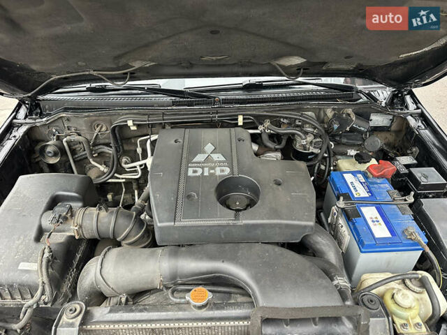 Черный Мицубиси Паджеро, объемом двигателя 3.2 л и пробегом 191 тыс. км за 12900 $, фото 20 на Automoto.ua