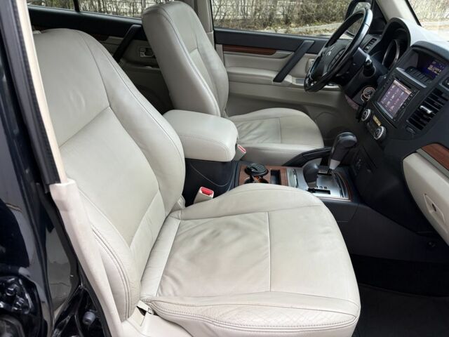 Черный Мицубиси Паджеро, объемом двигателя 3.8 л и пробегом 187 тыс. км за 13800 $, фото 7 на Automoto.ua