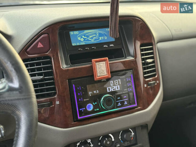 Чорний Міцубісі Паджеро, об'ємом двигуна 3.8 л та пробігом 260 тис. км за 10500 $, фото 18 на Automoto.ua