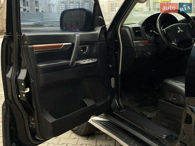 Черный Мицубиси Паджеро, объемом двигателя 2.97 л и пробегом 269 тыс. км за 9500 $, фото 10 на Automoto.ua