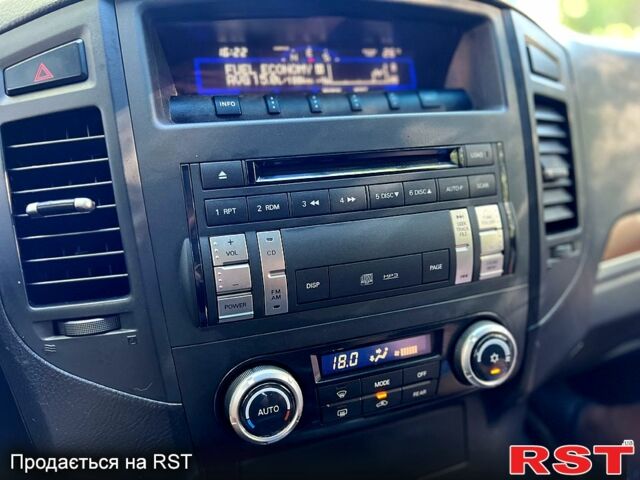 Черный Мицубиси Паджеро, объемом двигателя 3 л и пробегом 250 тыс. км за 10200 $, фото 13 на Automoto.ua