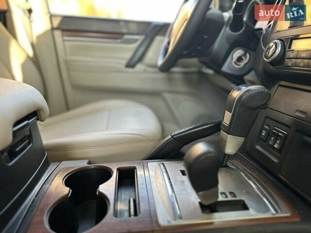 Мицубиси Паджеро 2007 в Киеве на Automoto.ua Черный Мицубиси Паджеро, объемом двигателя 3.8 л и пробегом 216 тыс. км за 9300 $, фото 40 на Automoto.ua