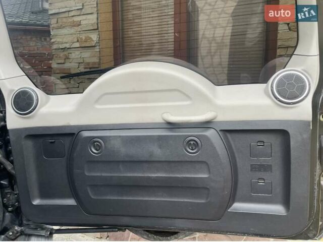 Чорний Міцубісі Паджеро, об'ємом двигуна 3 л та пробігом 260 тис. км за 10800 $, фото 50 на Automoto.ua
