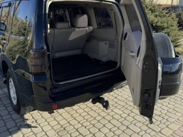 Черный Мицубиси Паджеро, объемом двигателя 3 л и пробегом 241 тыс. км за 12500 $, фото 5 на Automoto.ua