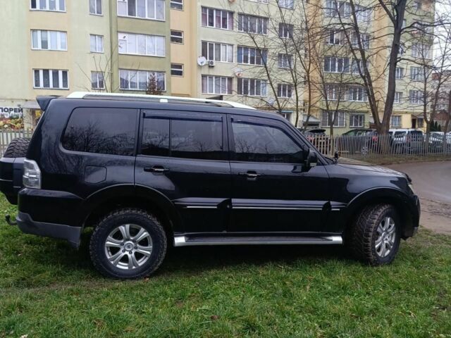 Черный Мицубиси Паджеро, объемом двигателя 3.2 л и пробегом 249 тыс. км за 13500 $, фото 1 на Automoto.ua