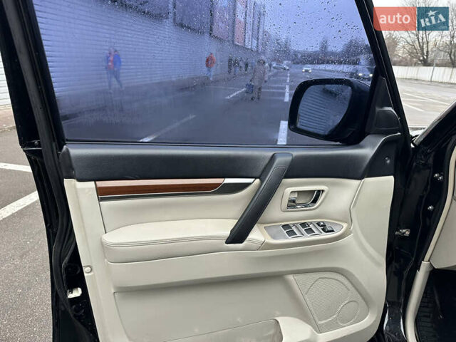 Черный Мицубиси Паджеро, объемом двигателя 3.2 л и пробегом 191 тыс. км за 12900 $, фото 8 на Automoto.ua