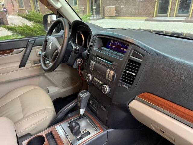 Черный Мицубиси Паджеро, объемом двигателя 3 л и пробегом 280 тыс. км за 10500 $, фото 12 на Automoto.ua