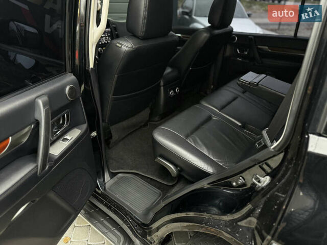 Чорний Міцубісі Паджеро, об'ємом двигуна 3.2 л та пробігом 209 тис. км за 11500 $, фото 42 на Automoto.ua
