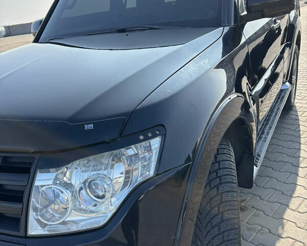 Черный Мицубиси Паджеро, объемом двигателя 2.97 л и пробегом 301 тыс. км за 11000 $, фото 7 на Automoto.ua