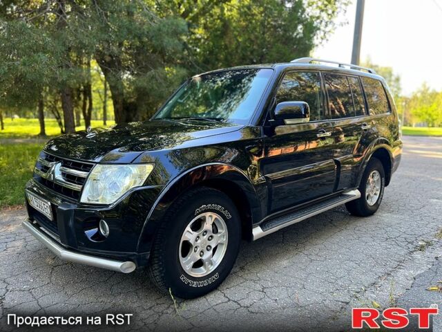 Черный Мицубиси Паджеро, объемом двигателя 3 л и пробегом 250 тыс. км за 10200 $, фото 2 на Automoto.ua