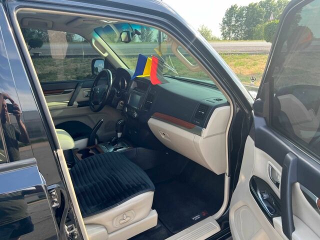 Чорний Міцубісі Паджеро, об'ємом двигуна 3 л та пробігом 219 тис. км за 11500 $, фото 11 на Automoto.ua