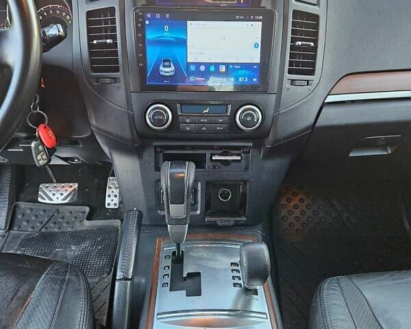 Чорний Міцубісі Паджеро, об'ємом двигуна 3.83 л та пробігом 360 тис. км за 12800 $, фото 11 на Automoto.ua