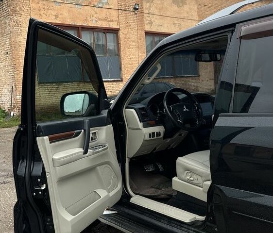 Міцубісі Паджеро 2007 у Чернігові на Automoto.ua Чорний Міцубісі Паджеро, об'ємом двигуна 3 л та пробігом 220 тис. км за 12500 $, фото 6 на Automoto.ua