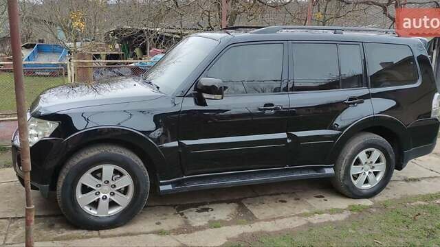 Черный Мицубиси Паджеро, объемом двигателя 3 л и пробегом 262 тыс. км за 10999 $, фото 2 на Automoto.ua