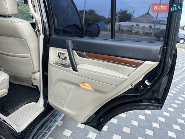 Черный Мицубиси Паджеро, объемом двигателя 3.2 л и пробегом 191 тыс. км за 12999 $, фото 16 на Automoto.ua