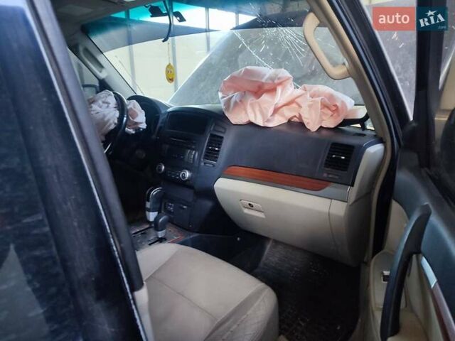 Черный Мицубиси Паджеро, объемом двигателя 3 л и пробегом 320 тыс. км за 6000 $, фото 7 на Automoto.ua