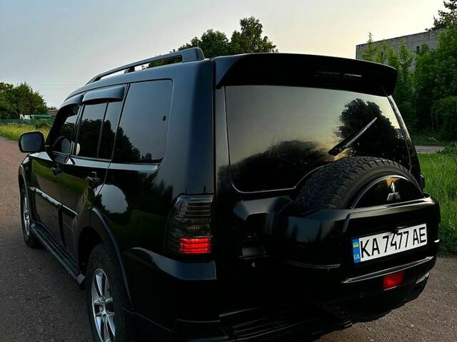 Черный Мицубиси Паджеро, объемом двигателя 3 л и пробегом 290 тыс. км за 9999 $, фото 3 на Automoto.ua