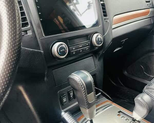 Чорний Міцубісі Паджеро, об'ємом двигуна 3 л та пробігом 260 тис. км за 10800 $, фото 56 на Automoto.ua