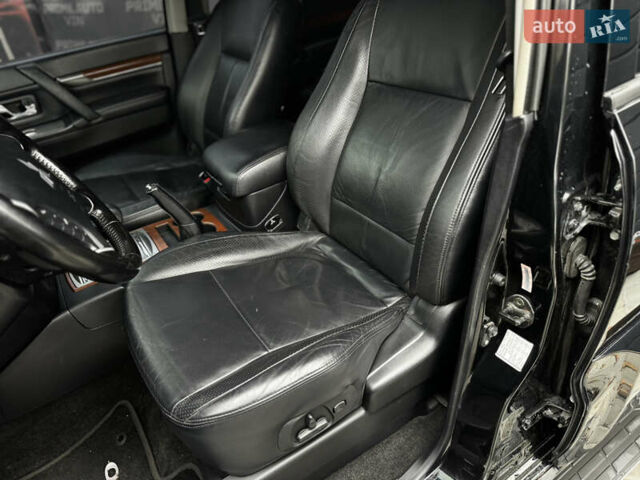 Чорний Міцубісі Паджеро, об'ємом двигуна 3.2 л та пробігом 209 тис. км за 11500 $, фото 22 на Automoto.ua