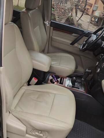 Черный Мицубиси Паджеро, объемом двигателя 3 л и пробегом 262 тыс. км за 10999 $, фото 14 на Automoto.ua