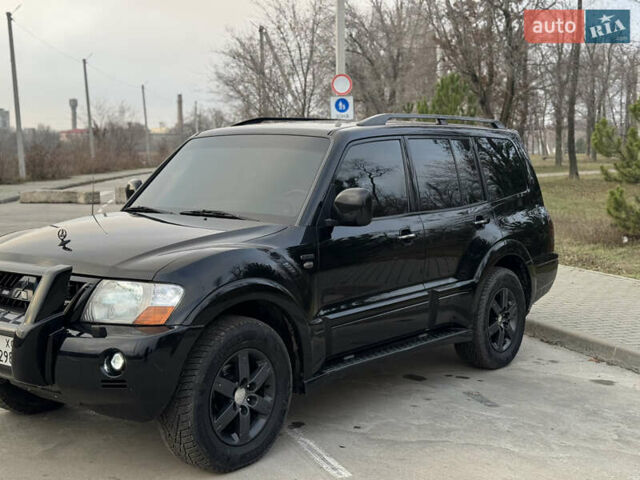 Чорний Міцубісі Паджеро, об'ємом двигуна 3.8 л та пробігом 260 тис. км за 10500 $, фото 9 на Automoto.ua
