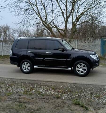 Черный Мицубиси Паджеро, объемом двигателя 3 л и пробегом 193 тыс. км за 11000 $, фото 1 на Automoto.ua