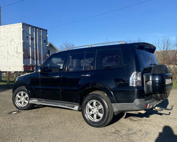 Черный Мицубиси Паджеро, объемом двигателя 3 л и пробегом 326 тыс. км за 9000 $, фото 2 на Automoto.ua