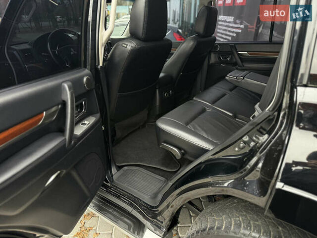 Чорний Міцубісі Паджеро, об'ємом двигуна 3.2 л та пробігом 209 тис. км за 11500 $, фото 26 на Automoto.ua