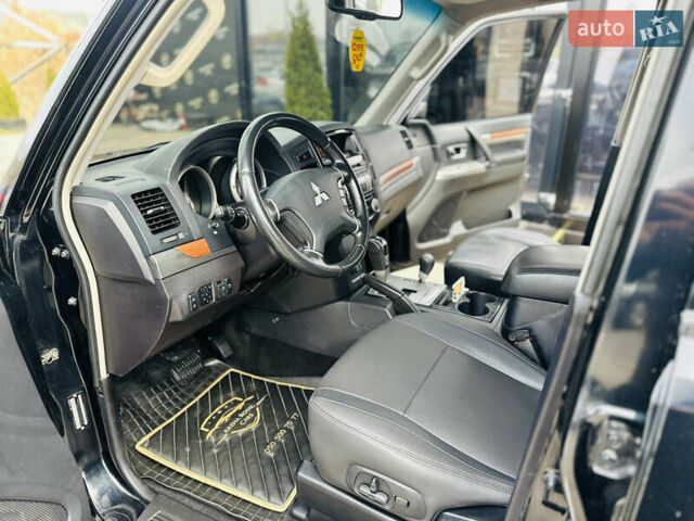 Черный Мицубиси Паджеро, объемом двигателя 2.97 л и пробегом 241 тыс. км за 11900 $, фото 12 на Automoto.ua