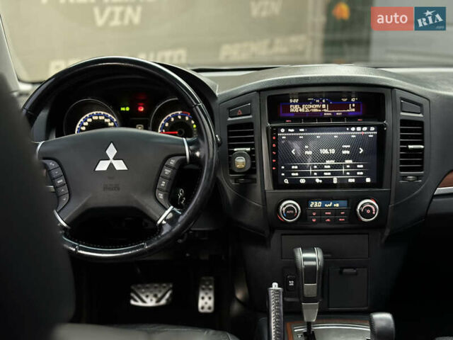 Чорний Міцубісі Паджеро, об'ємом двигуна 3.2 л та пробігом 209 тис. км за 11500 $, фото 45 на Automoto.ua
