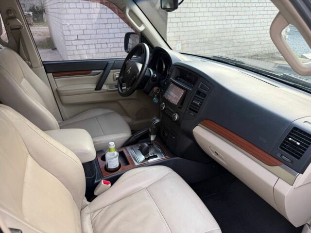 Чорний Міцубісі Паджеро, об'ємом двигуна 3 л та пробігом 170 тис. км за 10000 $, фото 16 на Automoto.ua