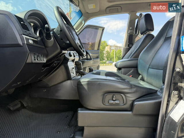 Чорний Міцубісі Паджеро, об'ємом двигуна 3.2 л та пробігом 260 тис. км за 12950 $, фото 21 на Automoto.ua