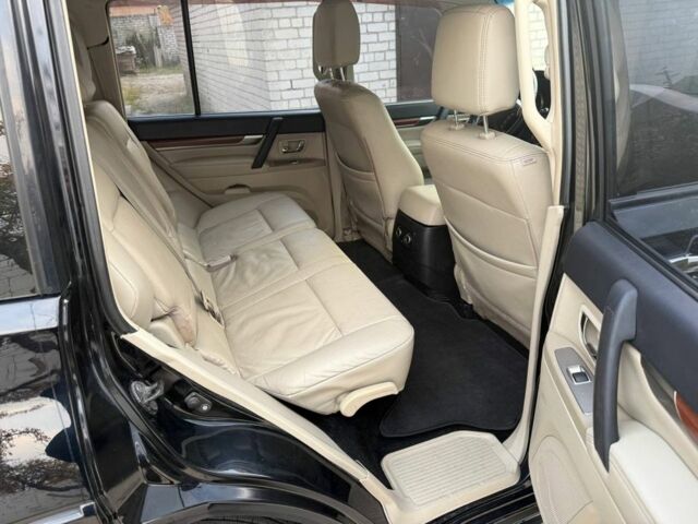 Чорний Міцубісі Паджеро, об'ємом двигуна 3 л та пробігом 170 тис. км за 10000 $, фото 14 на Automoto.ua