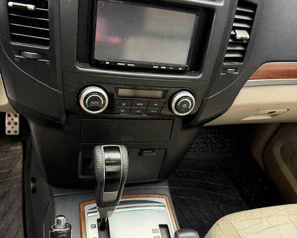 Черный Мицубиси Паджеро, объемом двигателя 2.97 л и пробегом 329 тыс. км за 8500 $, фото 15 на Automoto.ua