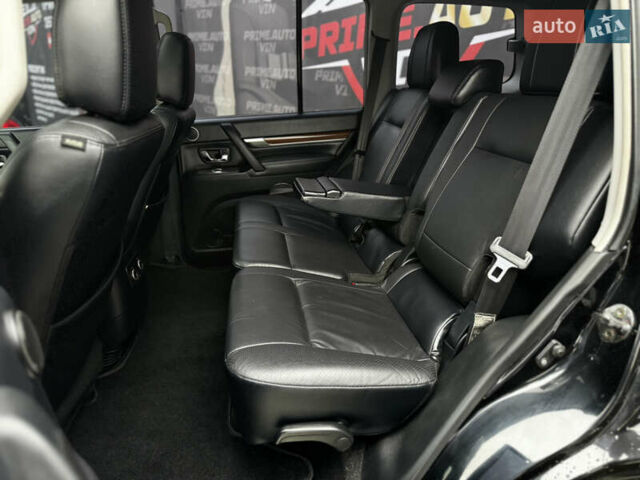 Чорний Міцубісі Паджеро, об'ємом двигуна 3.2 л та пробігом 209 тис. км за 11500 $, фото 28 на Automoto.ua