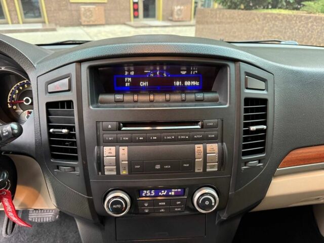 Черный Мицубиси Паджеро, объемом двигателя 3 л и пробегом 280 тыс. км за 10500 $, фото 8 на Automoto.ua