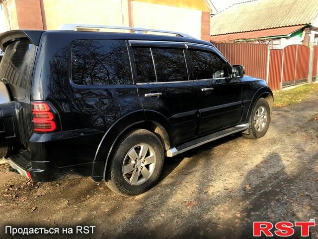 Черный Мицубиси Паджеро, объемом двигателя 3 л и пробегом 364 тыс. км за 12400 $, фото 1 на Automoto.ua