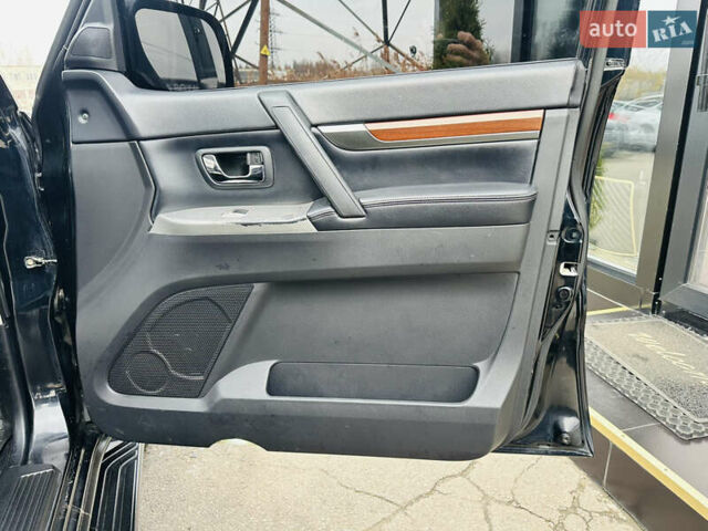 Черный Мицубиси Паджеро, объемом двигателя 2.97 л и пробегом 241 тыс. км за 11900 $, фото 24 на Automoto.ua