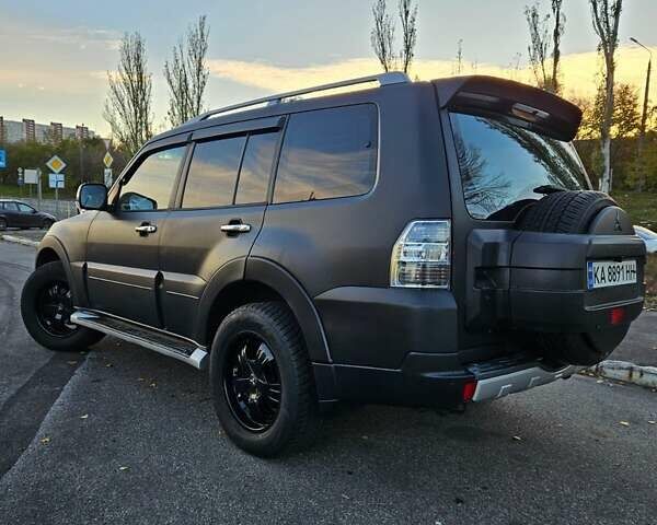 Чорний Міцубісі Паджеро, об'ємом двигуна 3.83 л та пробігом 360 тис. км за 12800 $, фото 3 на Automoto.ua