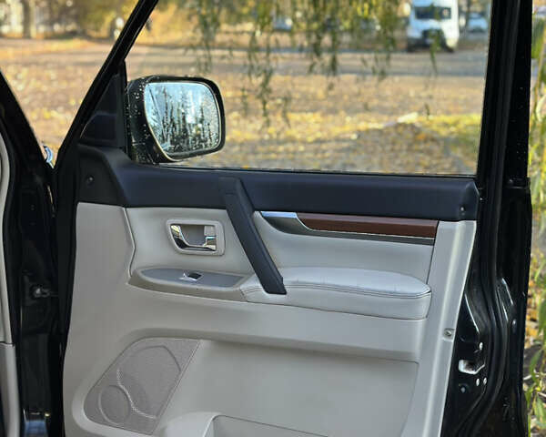 Мицубиси Паджеро 2007 в Киеве на Automoto.ua Черный Мицубиси Паджеро, объемом двигателя 3.8 л и пробегом 216 тыс. км за 9300 $, фото 35 на Automoto.ua