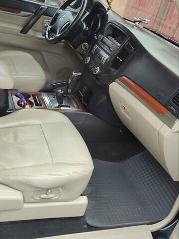 Черный Мицубиси Паджеро, объемом двигателя 3 л и пробегом 262 тыс. км за 10999 $, фото 13 на Automoto.ua