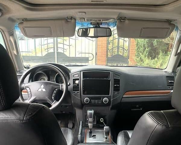 Чорний Міцубісі Паджеро, об'ємом двигуна 3 л та пробігом 260 тис. км за 10800 $, фото 44 на Automoto.ua