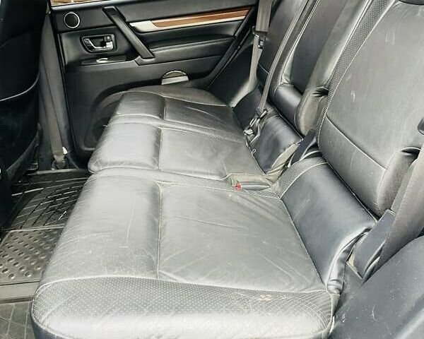 Чорний Міцубісі Паджеро, об'ємом двигуна 3 л та пробігом 260 тис. км за 10800 $, фото 40 на Automoto.ua