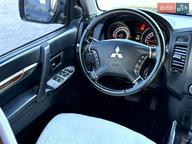 Черный Мицубиси Паджеро, объемом двигателя 3 л и пробегом 275 тыс. км за 9050 $, фото 30 на Automoto.ua