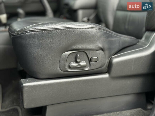 Чорний Міцубісі Паджеро, об'ємом двигуна 3.2 л та пробігом 209 тис. км за 11500 $, фото 30 на Automoto.ua
