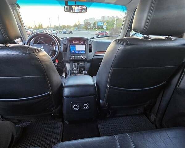 Чорний Міцубісі Паджеро, об'ємом двигуна 3.83 л та пробігом 360 тис. км за 12800 $, фото 15 на Automoto.ua